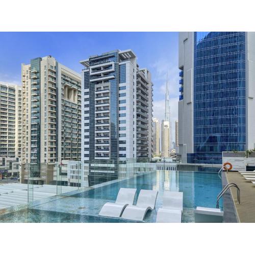 WelHome - Opulent Retreat With Panoramic Cityscape Views