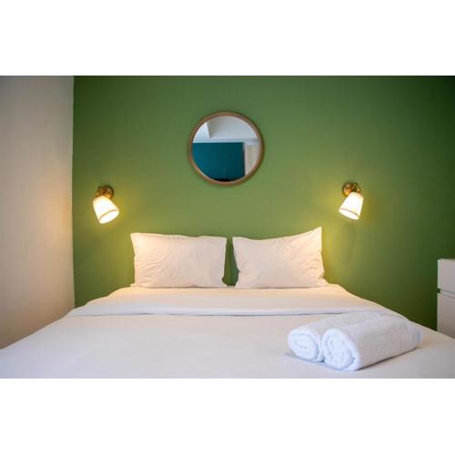 Well Appointed and Homey Studio at West Vista Apartment By Travelio