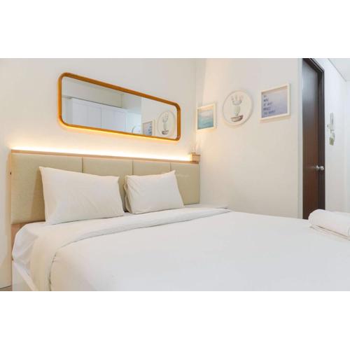 Well Designed and Comfy Studio Transpark Cibubur Apartment By Travelio
