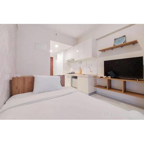 Well Designed and Elegant Studio at Sky House BSD Apartment By Travelio