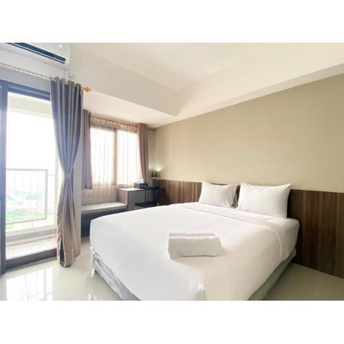 Well Furnished and Cozy Studio at Gateway Park LRT City Jatibening Apartment By Travelio