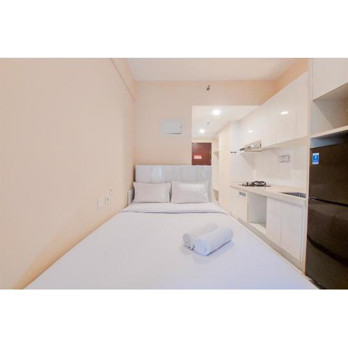 Well Furnished and Homey Studio Room Sky House BSD Apartment By Travelio