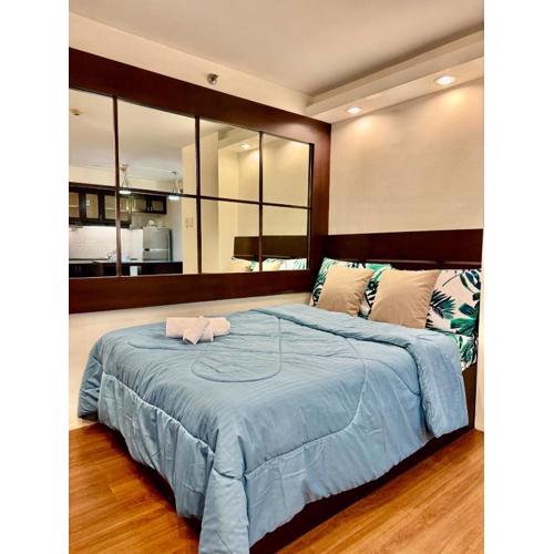 WestParc Cedar Cozy Apartment in the Heart of Alabang