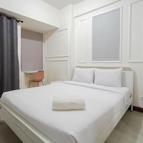 White and Cozy Studio at Vida View Makassar Apartment By Travelio