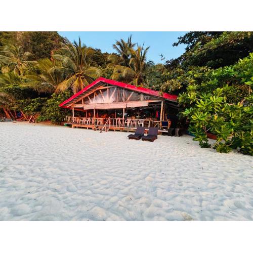 White Beach Front and Cottages
