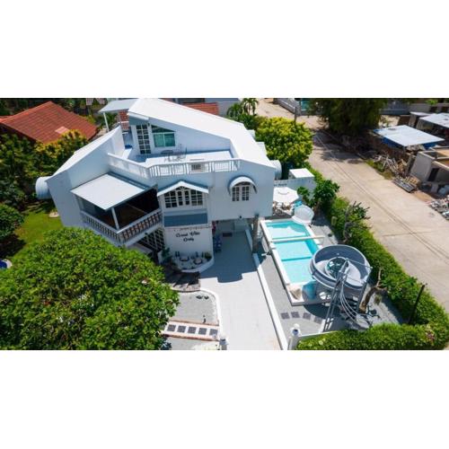 White Beach Villa, Beach Nearby