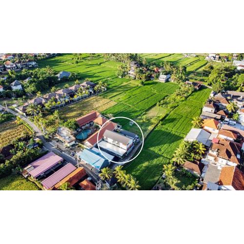 White Blue House 2 - Pvt Room, Shared Pool&Kitchen