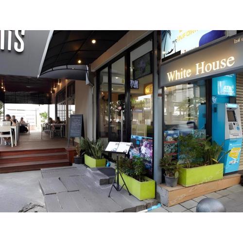 White House Asoke Sukhumvit 18