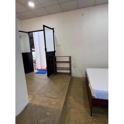 White House by Araliya