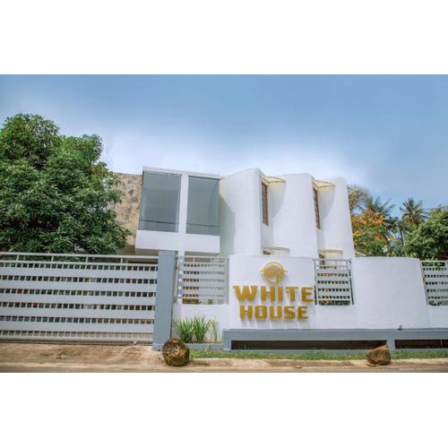 White House Hotel Mirissa
