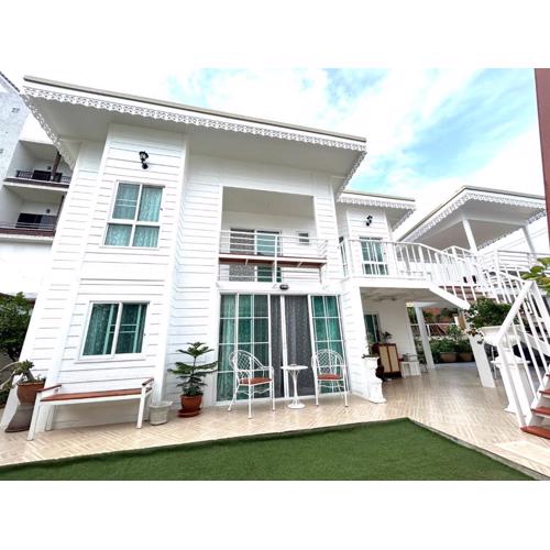 White house in Pattaya 3Bedroom