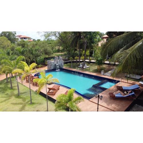 White Land City Hotel