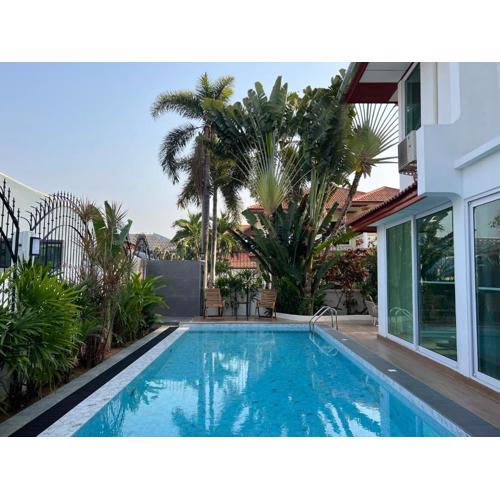 White Moonlight Pool Villa