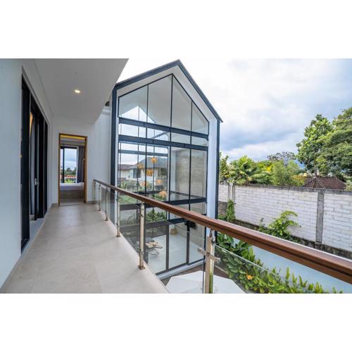 White Nights - 3BR Villa with Rooftop near Canggu