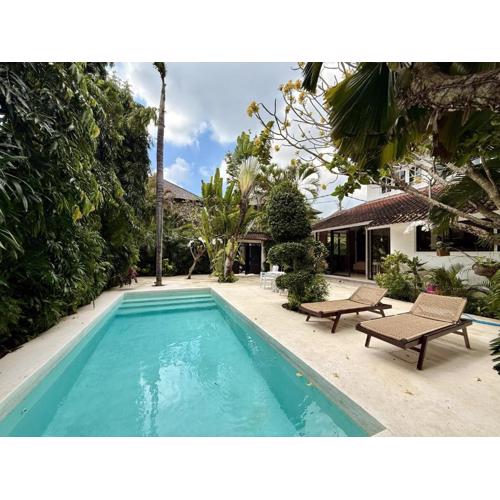 White Orchid Villa Seminyak, close to Legian