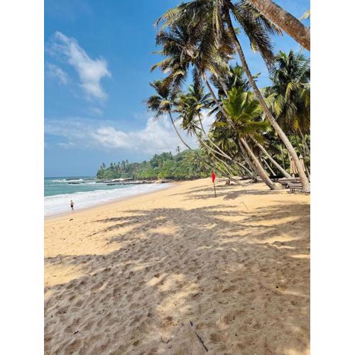 White Resort - 1 Min walk to the Beaches