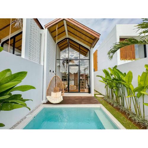 White Romantic Tiny Villa close to Canggu