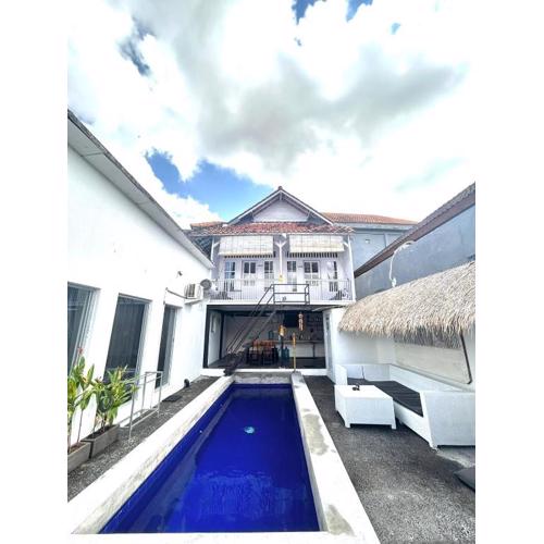 White sandat guest house