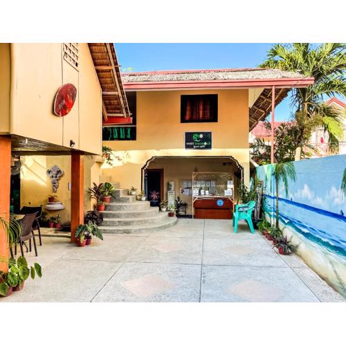 White Shamrock Beach Hotel