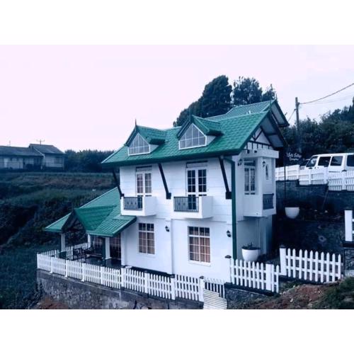 White Vintage Bungalow Nuwara Eliya