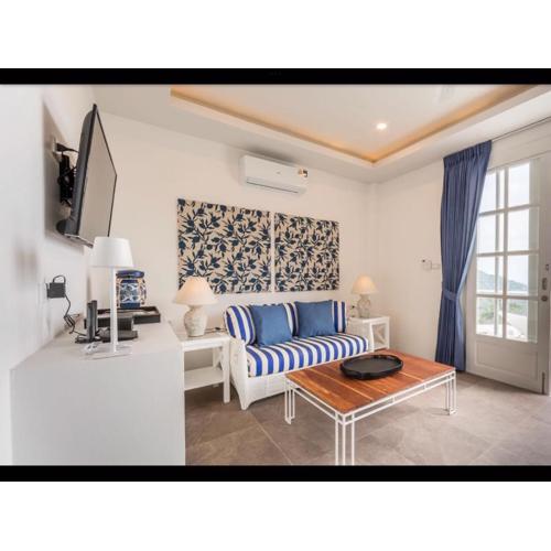 White&Blue Pool Villas