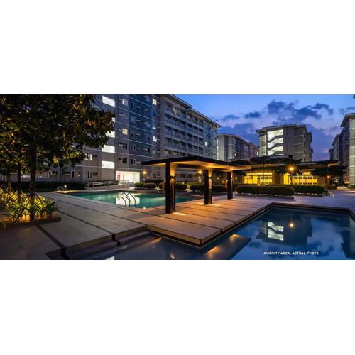 Whole Condo with Pool Great for Staycation