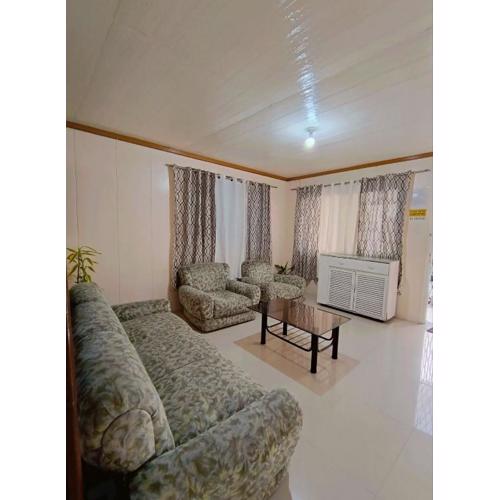 Whole House perfect for families 1 km to Burnham