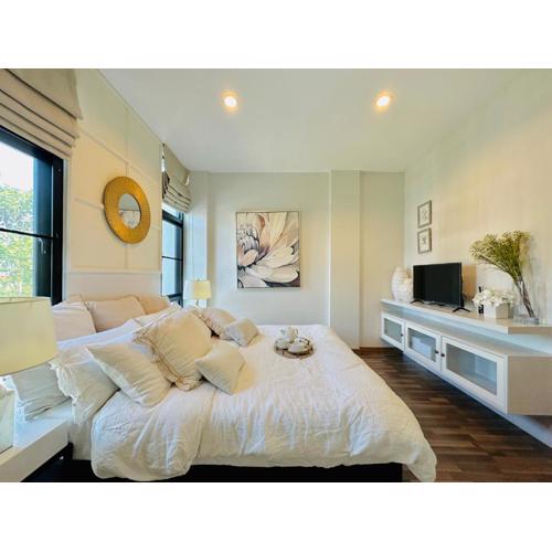 清迈二环精装修温馨四卧三卫学区房别墅wifi院子停车位