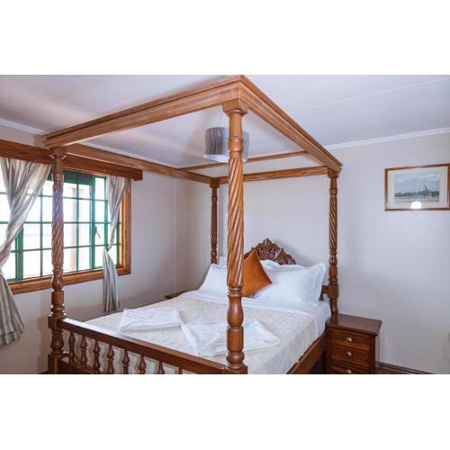 Wild Amboseli Ndovu Cottage.