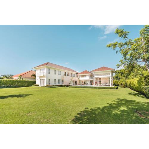 Wonderful 4br villa with maid at Punta Cana Resorts