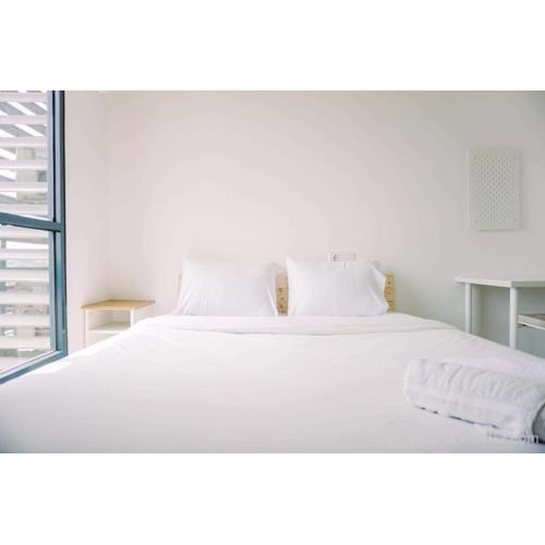 Wonderful and Strategic Studio Apartment Sky House Alam Sutera By Travelio