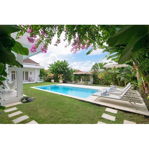 Wonderful designer villa huge garden near Samadi