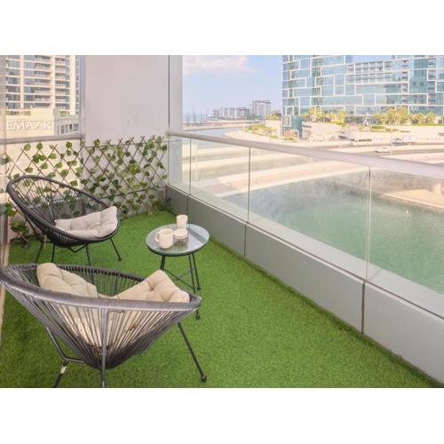 Wonderful two bed room with full marina view