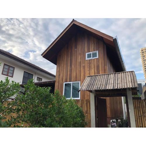 Wooden house in the centre of Chiangmai self-checkin