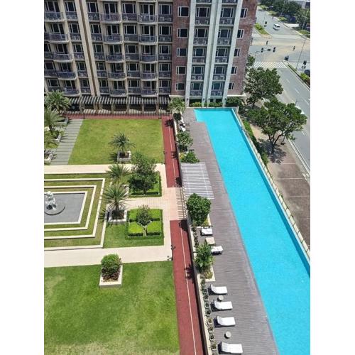 WP1102 Facing pool view near MOA