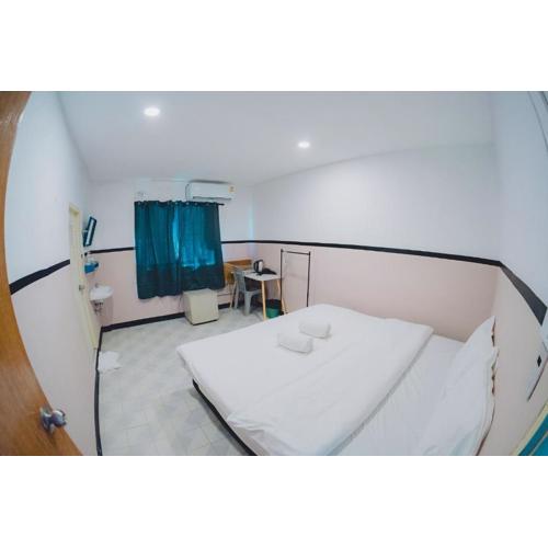 X Mitr Inn Phuket Oldtown