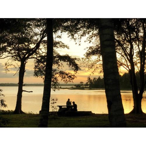 Yala Lucas Lake Hotel