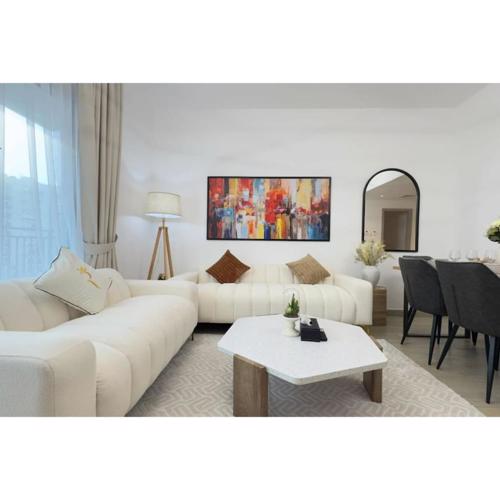 Yas Island 2BR - Spacious Apartment with Balcony