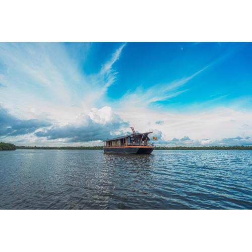 Yathra Houseboat