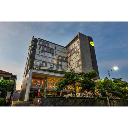 Yello Hotel Jemursari