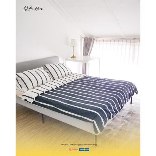 Yellow House Bandung Villa Dago Giri 10 pax Riverside View