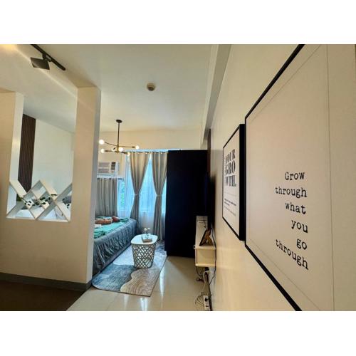 Your perfect retreat in Stamford! Enjoy our stylish, fully furnished studio just steps away from the vibrant Venice Mall