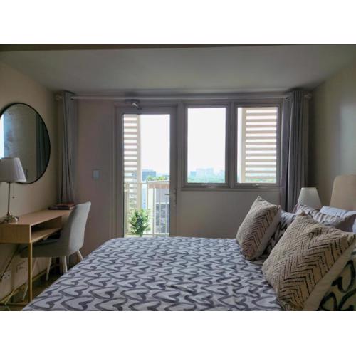 Your Stylish City Escape in Park Mckinley West with Breathtaking Views