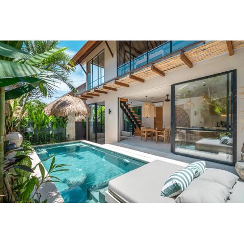 Yuko, Tropical Bliss 2BR Villa, Short Stroll to Beach