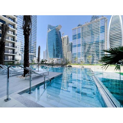 Zada Tower 1BR with amazing Dubai Canal view